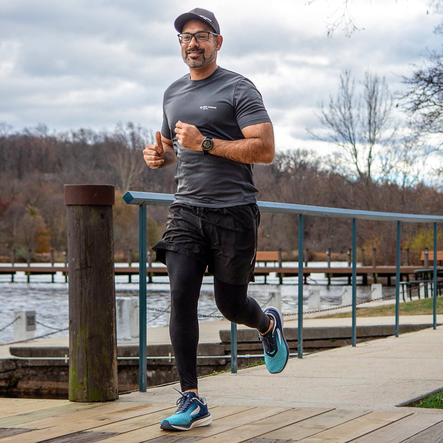 Swift Running - APUS Men Blue - Man running