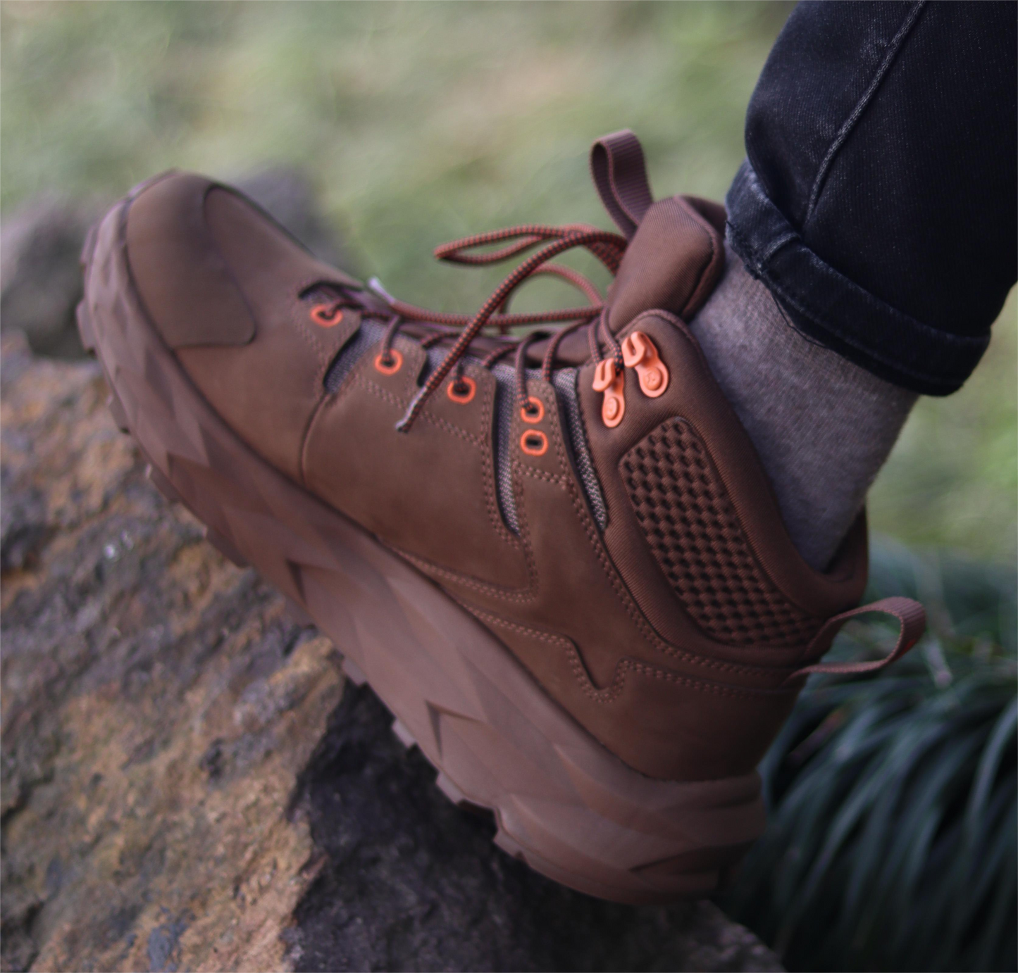 Farmington 6 Inch Waterproof Hiking Boots with VIBRAM® Outsole - Brown